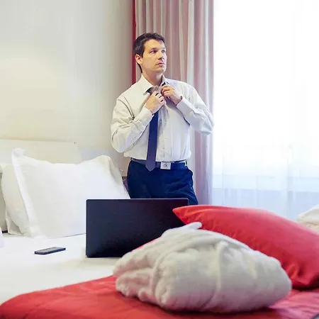 מלון Mercure Solari 4*