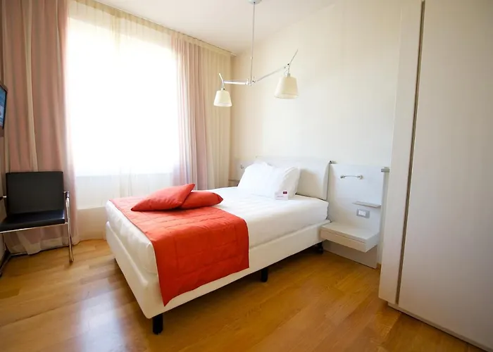 مركيور ميلانو سولاري 4*