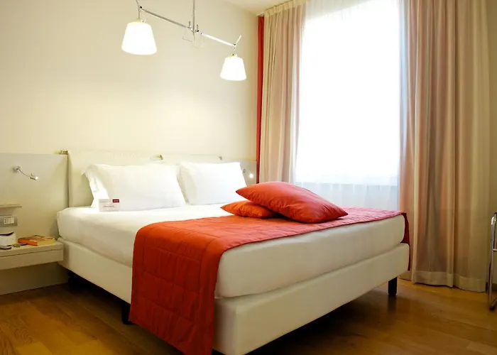 مركيور ميلانو سولاري 4* ميلان