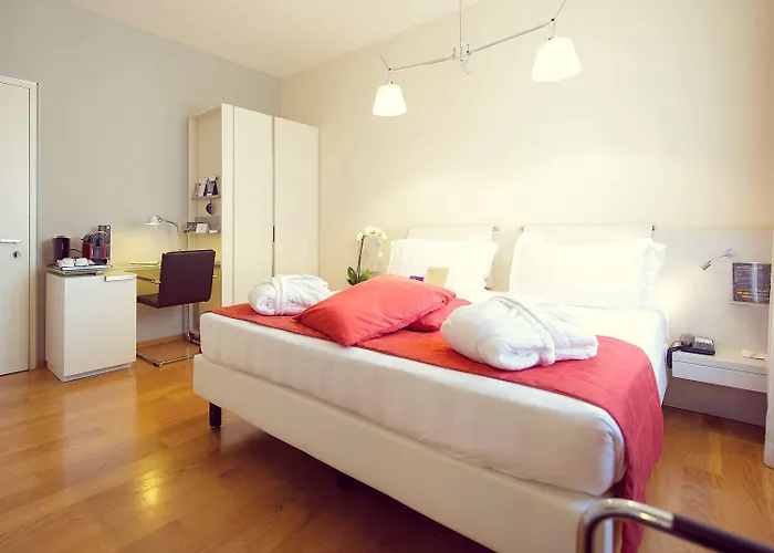 فندق مركيور ميلانو سولاري ميلان