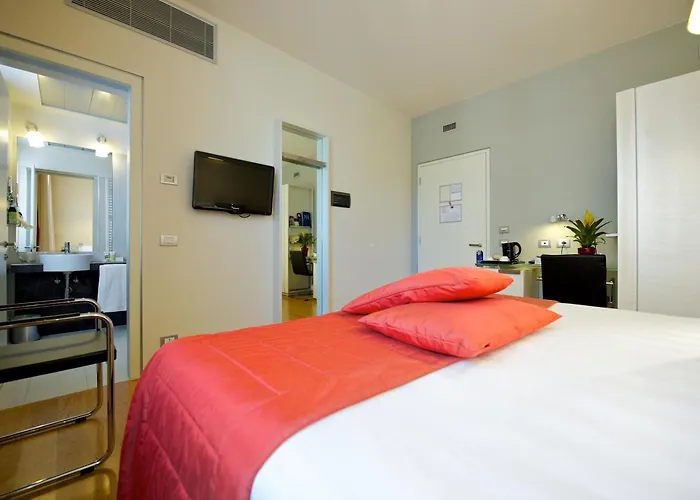 مركيور ميلانو سولاري 4* ميلان