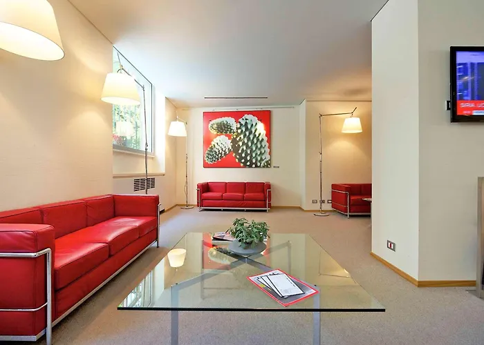 مركيور ميلانو سولاري فندق 4*