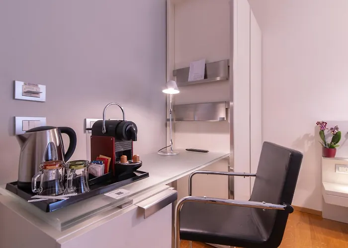 مركيور ميلانو سولاري فندق 4*