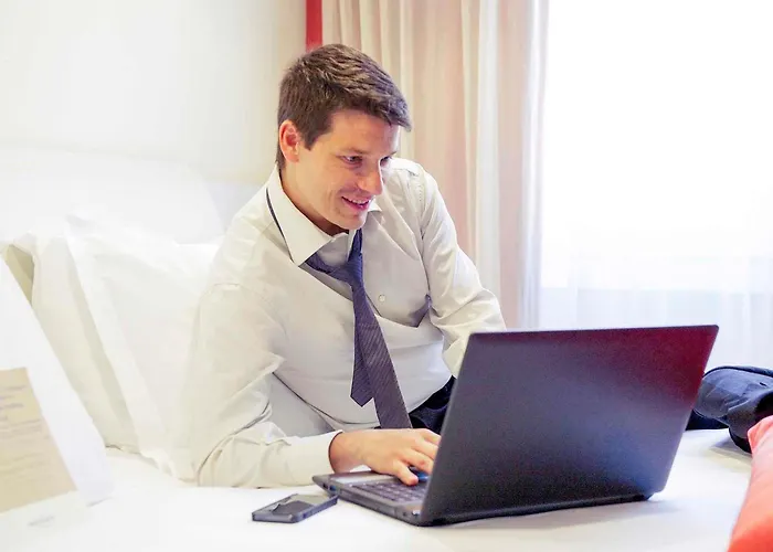 فندق مركيور ميلانو سولاري ميلان