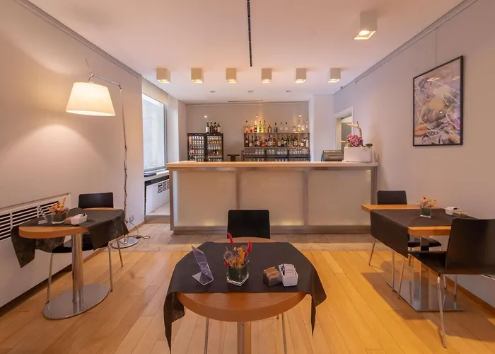 مركيور ميلانو سولاري فندق 4*