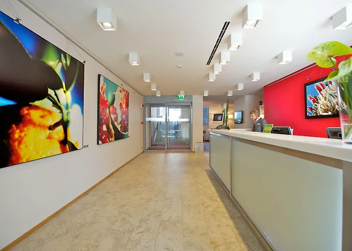 مركيور ميلانو سولاري فندق 4*