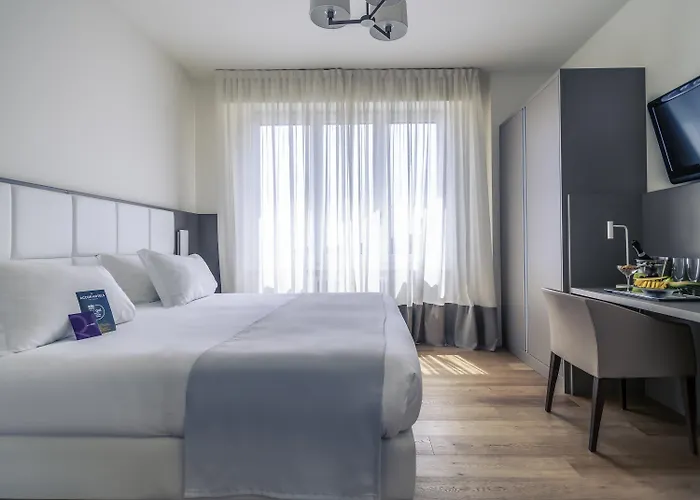 فندق مركيور ميلانو سولاري 4*