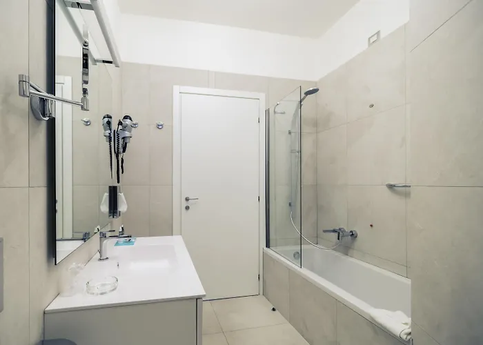 مركيور ميلانو سولاري 4* ميلان