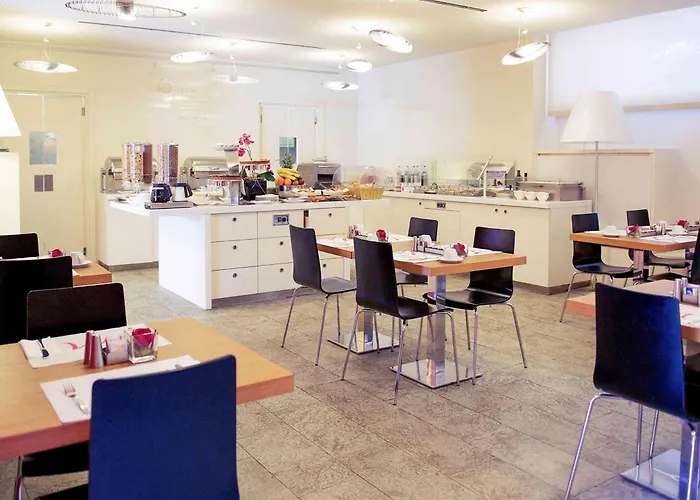 مركيور ميلانو سولاري فندق 4*