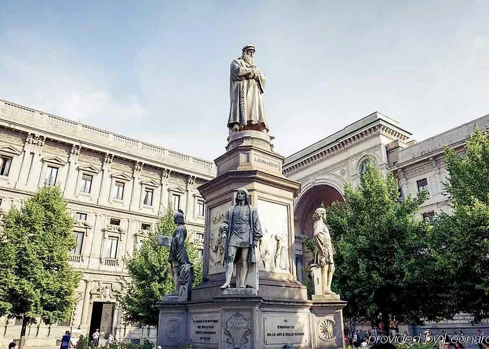 مركيور ميلانو سولاري فندق 4*