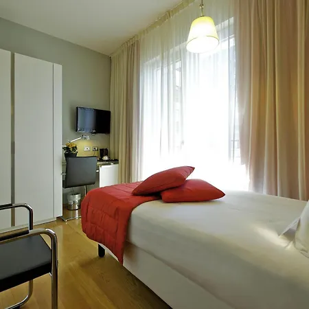 مركيور ميلانو سولاري فندق 4*